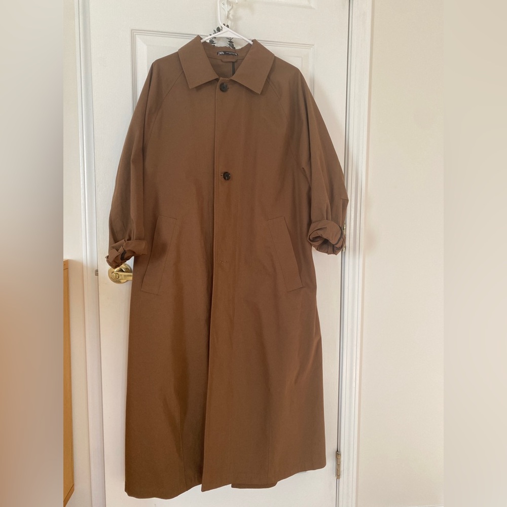 Classic trench coat in caramel color. Zara/oversized/calf length/caramel color